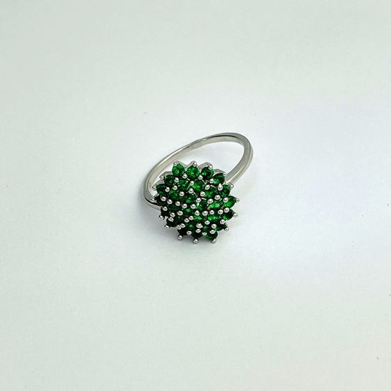 Серебряное кольцо с изумрудом nano 0.95ct