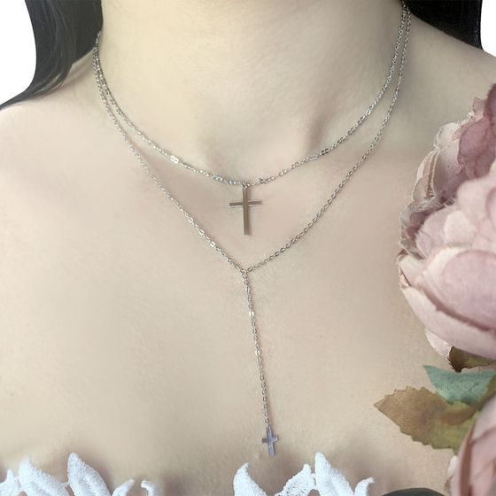 Silver necklace without stones