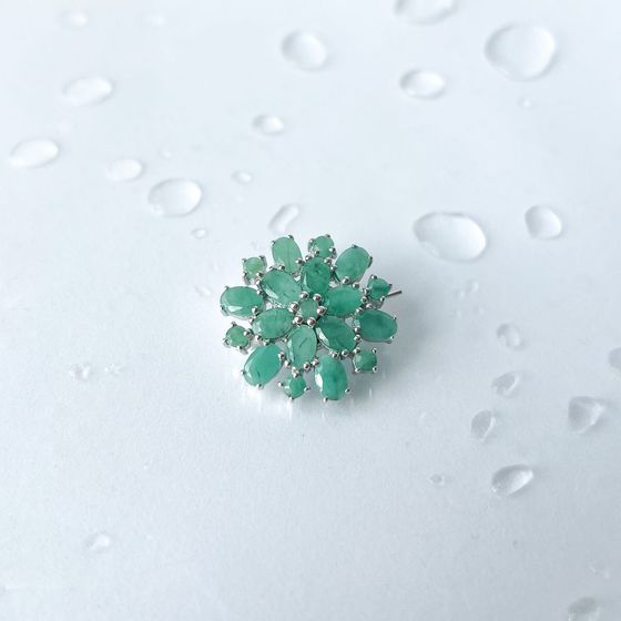 Срібна брошка зі смарагдом 5.885ct