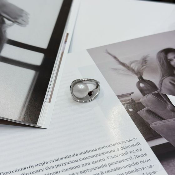 Silver ring with pearls