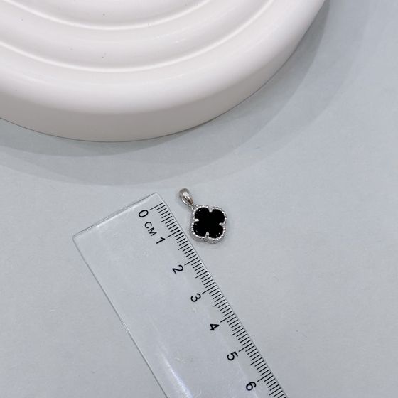 Серебряная подвеска с ониксом