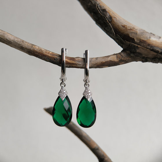 Серебряные серьги с изумрудом nano 8.965ct