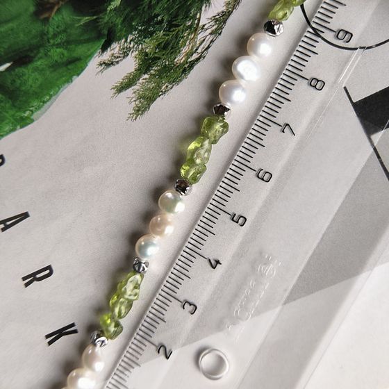 Silver bracelet with chrysolite, baroque pearls