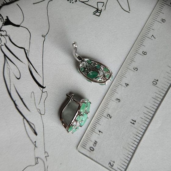 Срібні сережки зі смарагдом, фіанітами