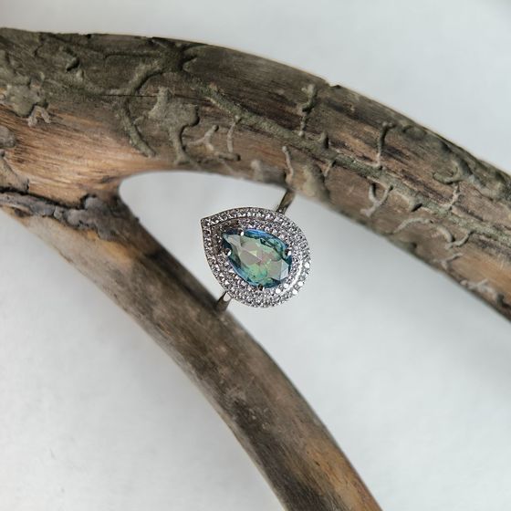 Silver ring with a 1.901-carat mystic topaz