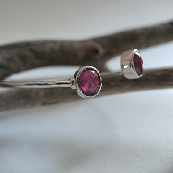 Silver bracelet with 7ct ruby