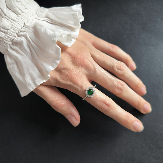 Серебряное кольцо с изумрудом nano 0.999ct