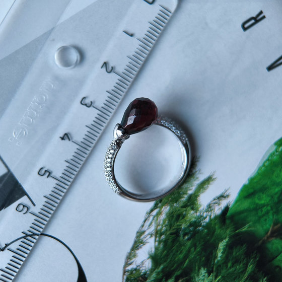 Серебряное кольцо с гранатом 6.31ct