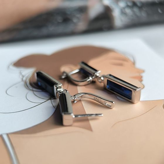 Серебряные серьги с сапфиром nano 9.702ct, фианитами