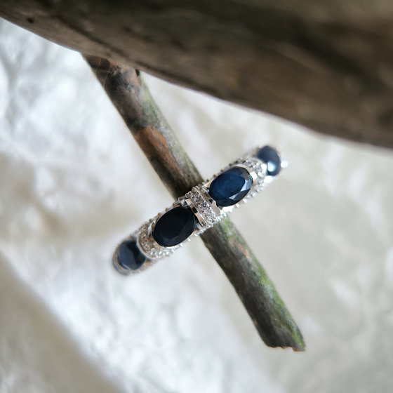 Серебряное кольцо с сапфиром 7.976ct, фианитами