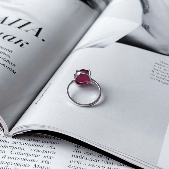Silver ring with a 5.33-carat ruby