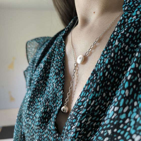 Серебряное колье с жемчугом барочным