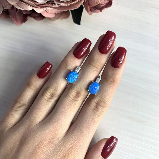 Silver earrings with opal (1.905 carats)