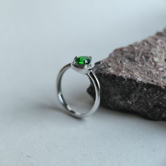 Silver ring with emerald nano 0.605ct