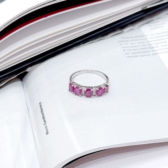 Серебряное кольцо с рубином, фианитами
