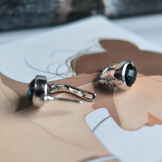 Серебряные серьги с топазом Лондон Блю 4.418ct