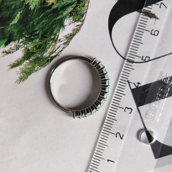 Серебряное кольцо с изумрудом 1.19ct