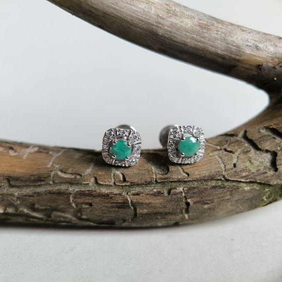 Silver earrings with a 0.682-carat emerald and cubic zirconia