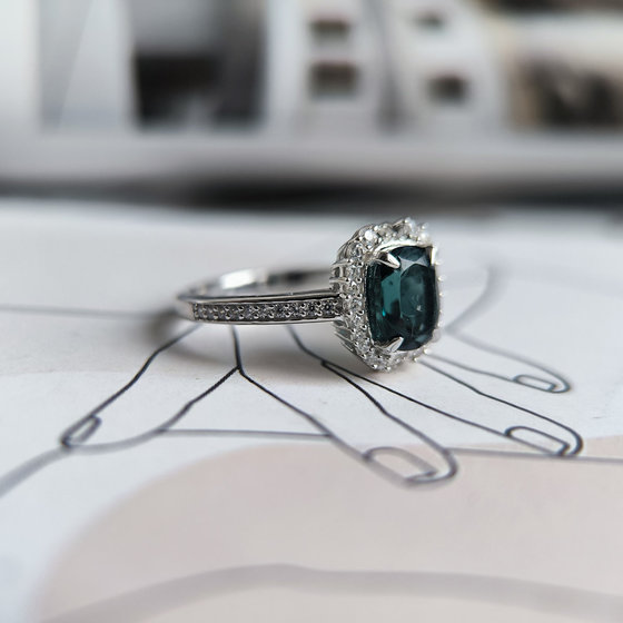 Серебряное кольцо с топазом Лондон Блю 1.821ct