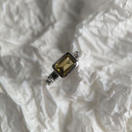 Silver ring with a 1.418ct nano citrine