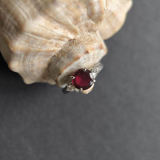 Sterling silver ring with nano 1.655ct garnet