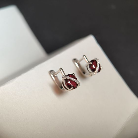 Срібні сережки з гранатом 3.331ct