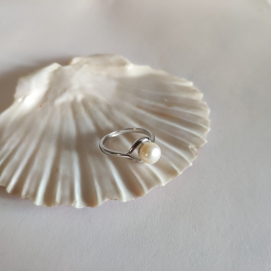 Серебряное кольцо с жемчугом 2.375ct