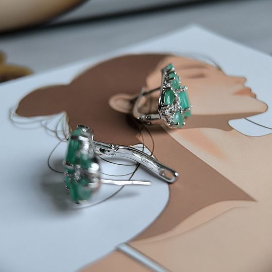 Срібні сережки зі смарагдом, фіанітами