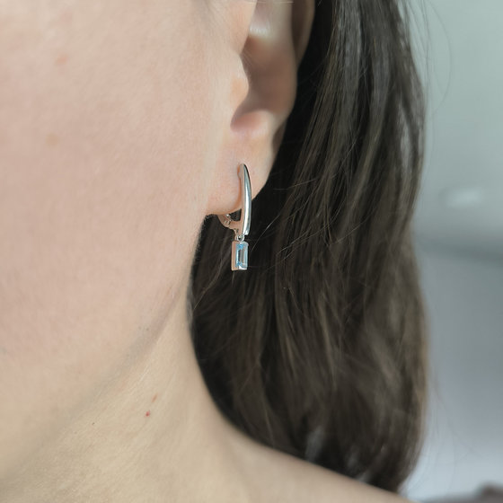 Silver earrings with a 0.738-carat topaz