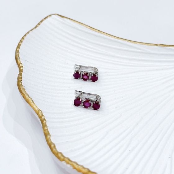 Срібні сережки з рубіном та фіанітами