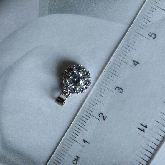 Silver pendant with phianites