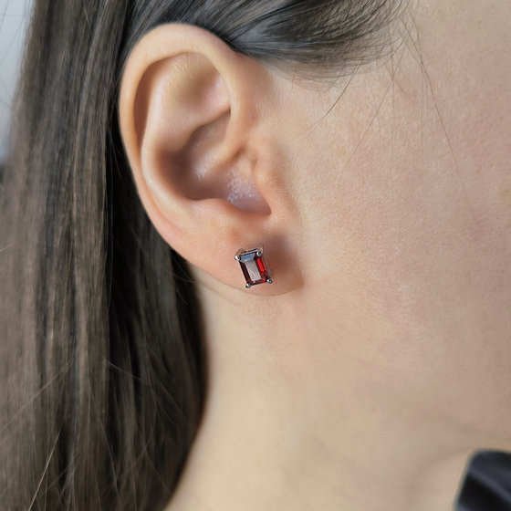 Серебряные серьги с гранатом 2.258ct