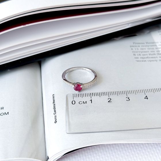 Sterling silver ring with 0.891ct ruby, fianites