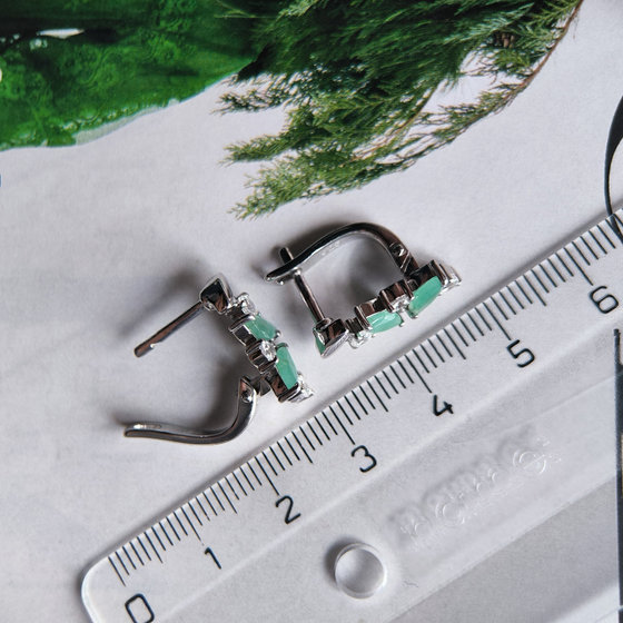 Серебряные серьги с изумрудом 1.642ct