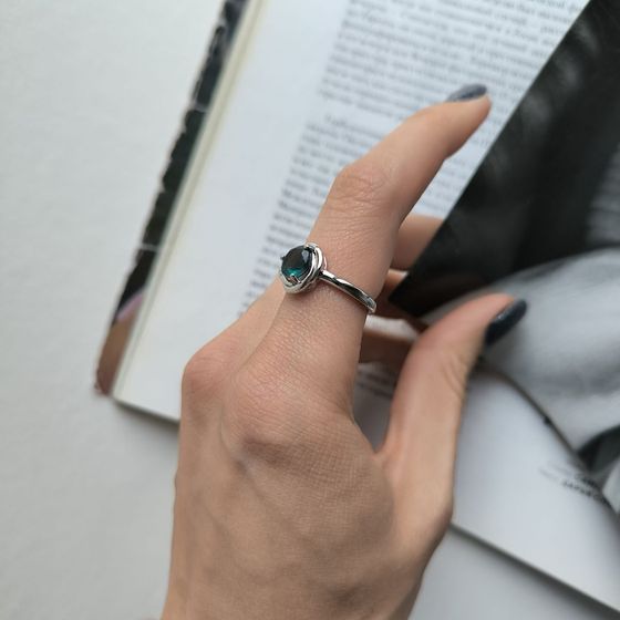 Серебряное кольцо с топазом Лондон Блю, фианитами