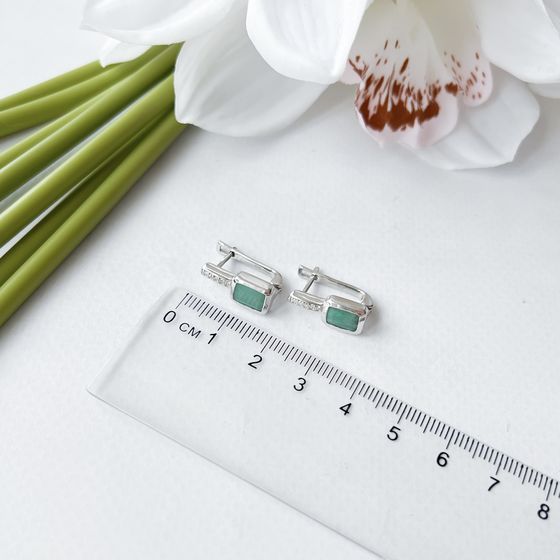 Silver Earrings with a 1.923-carat Emerald