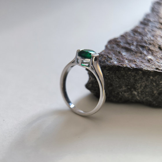 Silver ring with emerald nano 0.908ct