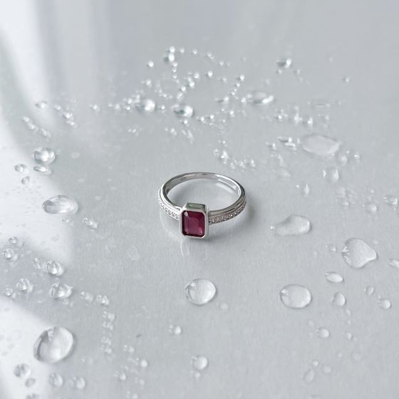 Silver ring with a 1.615-carat ruby