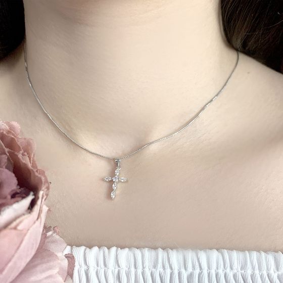 Silver cross with phianites