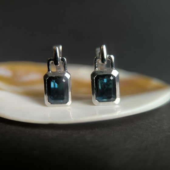 Срібні сережки із сапфіром nano 2.917ct