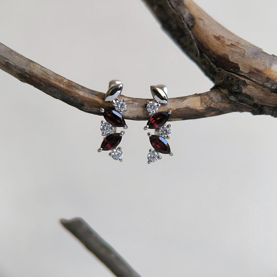 Серебряные серьги с гранатом 1.908ct