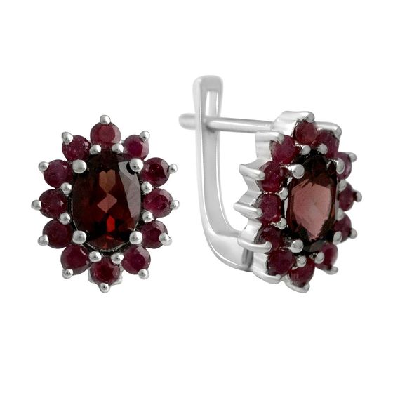 Silver earrings with a 2.94-carat garnet
