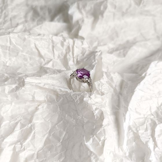 Silver ring with a 5.022-carat alexandrite