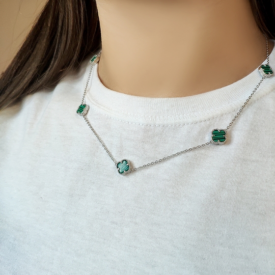 Silver necklace with malachite