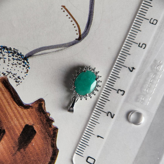 Серебряная подвеска с изумрудом 2.699ct, фианитами