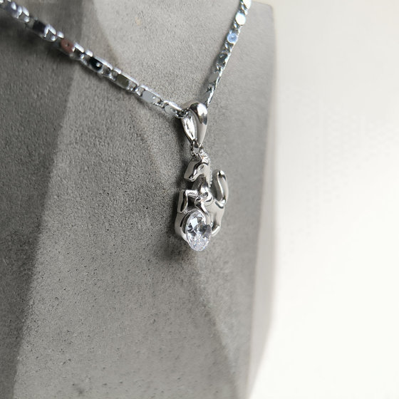 Серебряная подвеска с фианитами