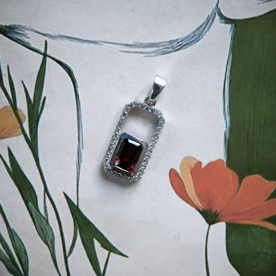 Серебряная подвеска с гранатом 1.588ct