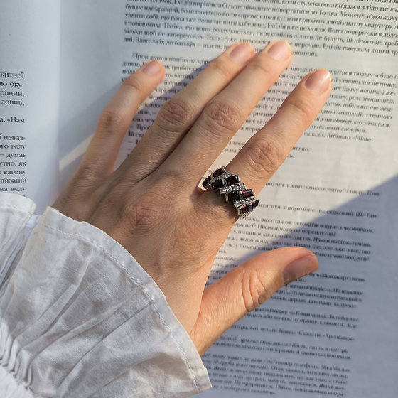 Серебряное кольцо с гранатом 5.692ct