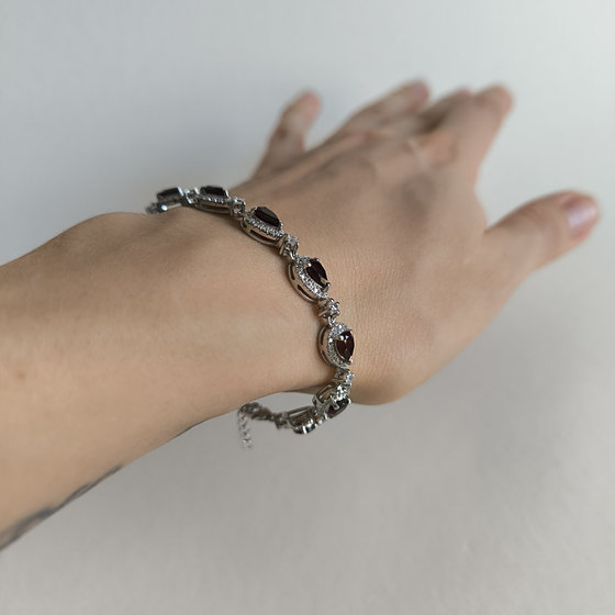 Серебряный браслет с гранатом 8.751ct