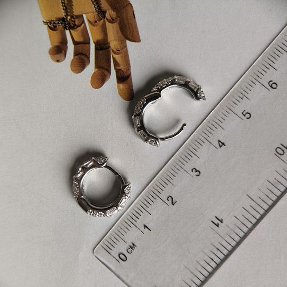 Серебряные серьги с фианитами